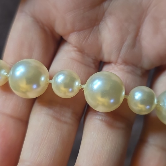 EUC - Vintage Faux Pearl bracelet with clasps 6.5" long - Picture 3 of 7